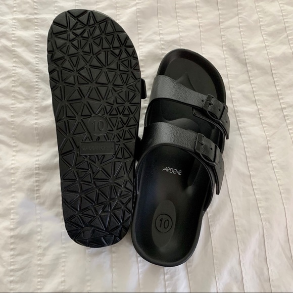 *BRAND NEW* Black double strap sandal - Picture 2 of 3